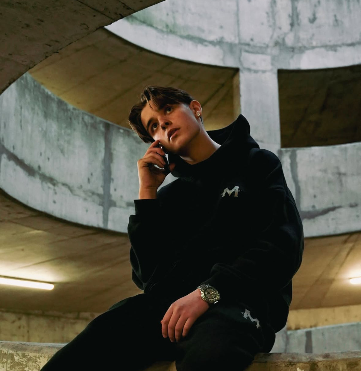 Black Mosture Premium Heavy Hoodie